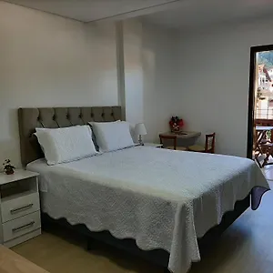 Apartamento Da Escultora, Treze Tílias